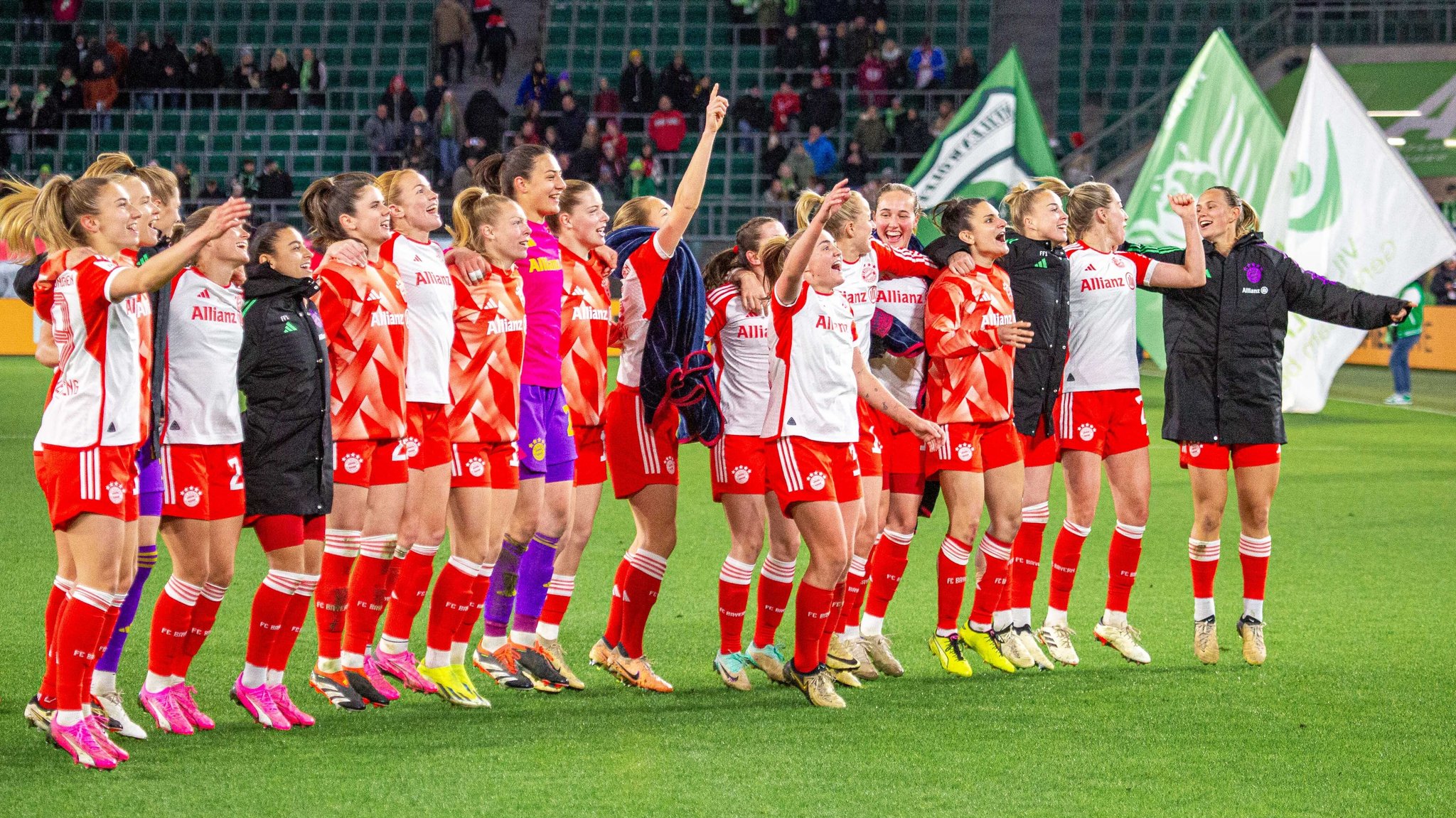 Riesenschritt zum Meistertitel: FCB-Frauen zerlegen Wolfsburg