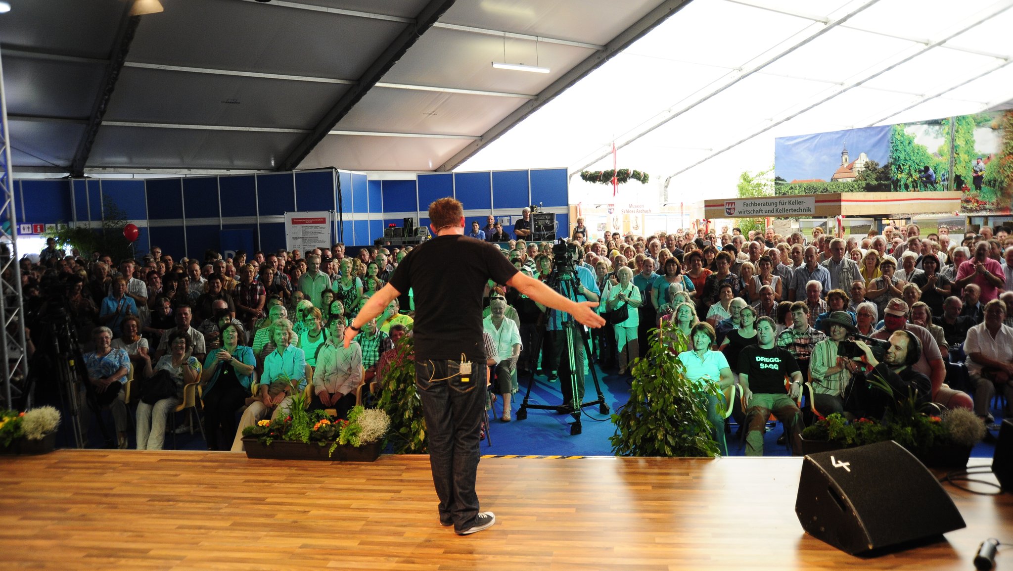 Die BR-Bühne der BR-Messehalle auf der Mainfranken-Messe