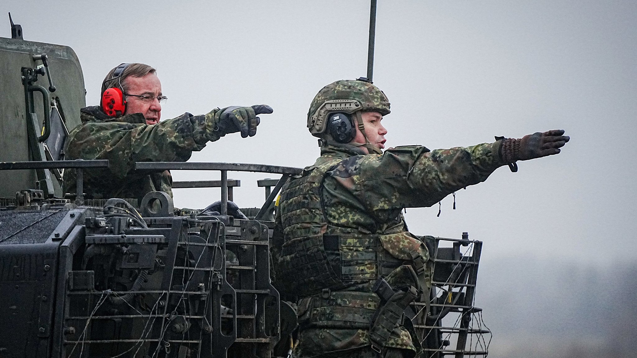 Ex-US-Präsident Trump will säumigen NATO-Mitgliedern im Fall eines russischen Angriffs nicht beistehen. Auch heuer verfehlen 13 der 31 NATO-Länder das Ziel von zwei Prozent des jeweiligen Bruttoinlandsprodukts für Militärausgaben.