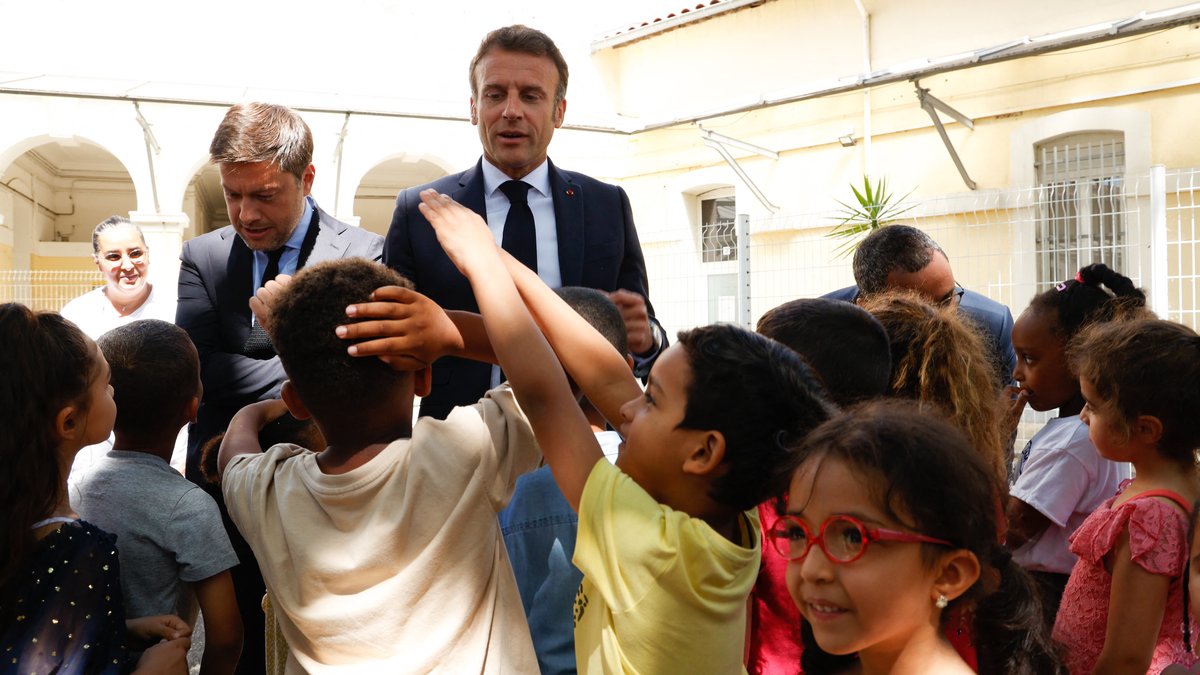 Frankreichs Präsident Emmanuel Macron auf Schulbesuch in Marseille (Juni 2022)
