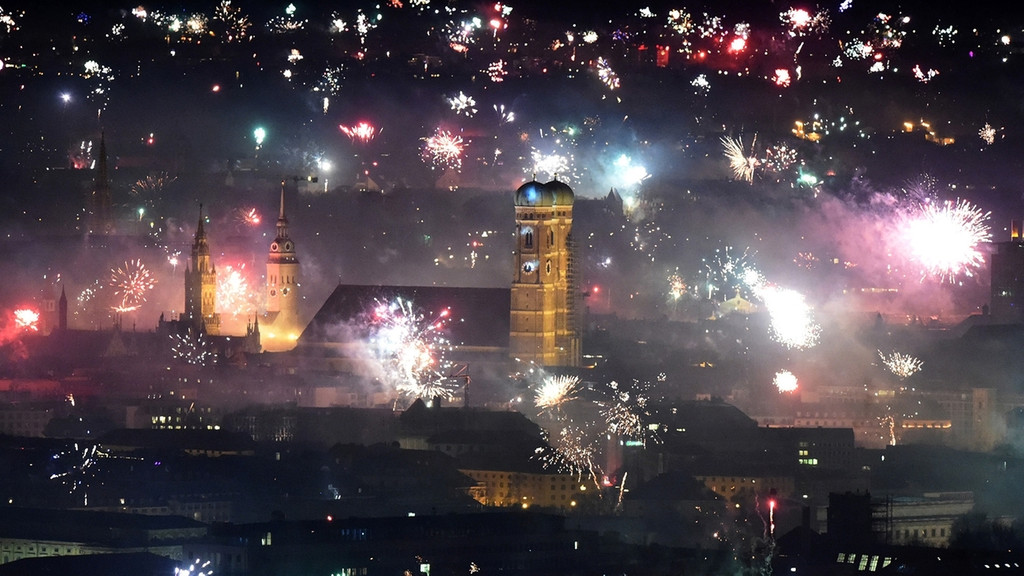 München feiert friedliches Silvester | BR24