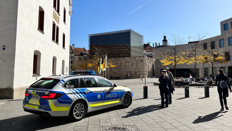 Polizei vor der Münchner Synagoge | Bild: BR/Sandra Demmelhuber Polizei vor der Münchner Synagoge