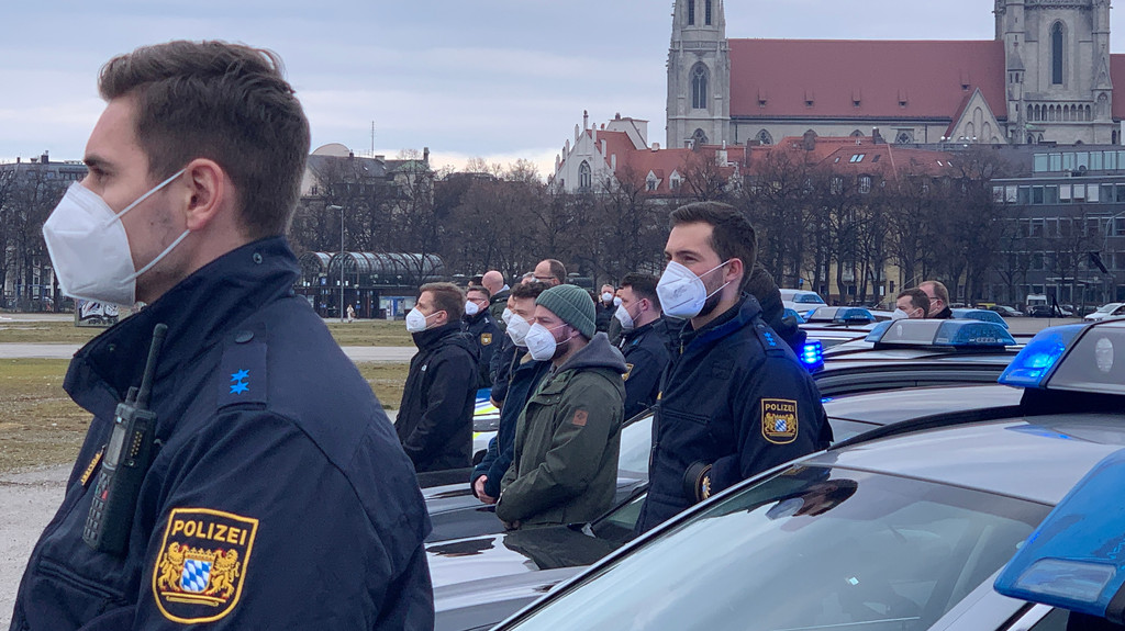 Theresienwiese: Münchner Polizistinnen und Polizisten gedenken ihrer Kollegen