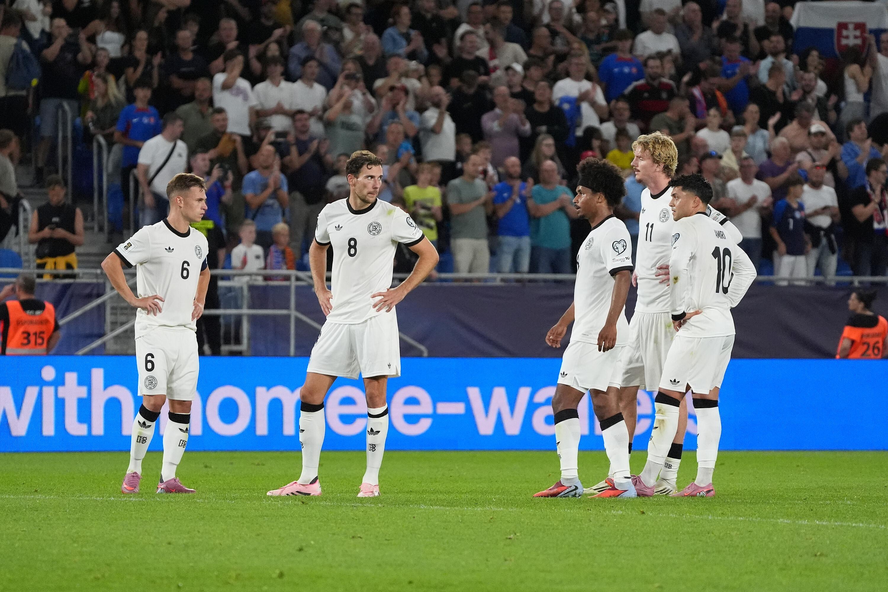 Joshua Kimmich und Leon Goretzka enttäuscht nach DFB-Pleite