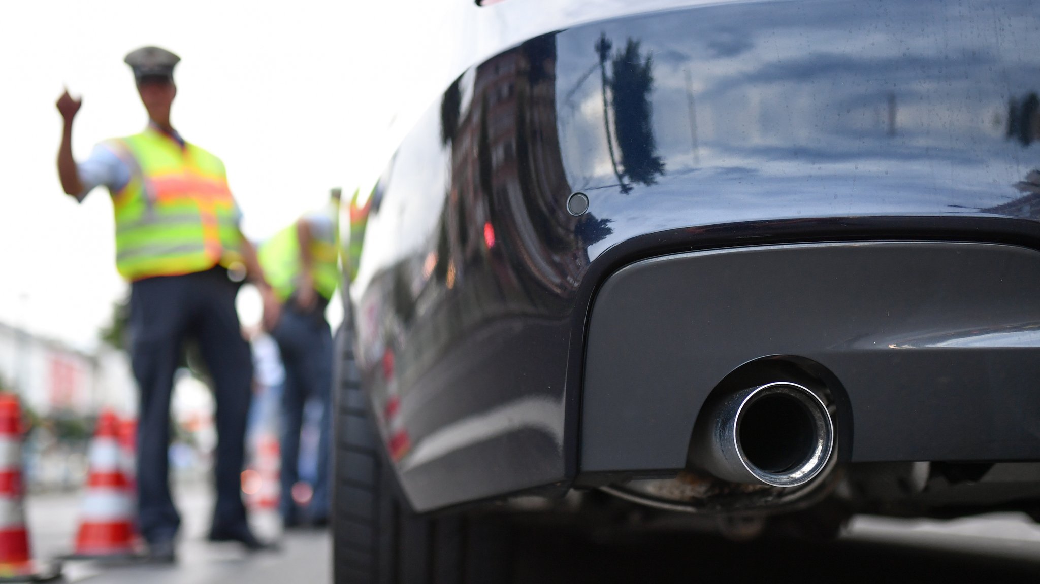 Polizei löst Treffen von Auto-Posern in München auf