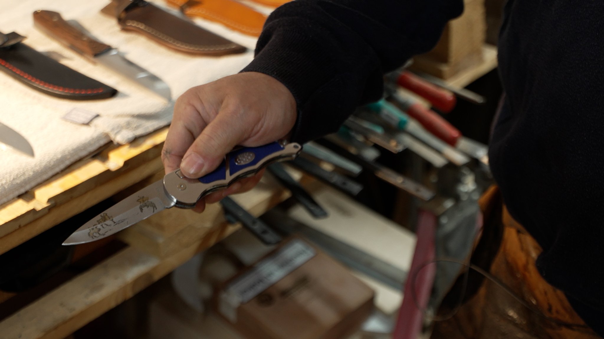 Kritik am geplanten verschärften Waffenrecht von Messermachern: Das Springmesser soll komplett verboten werden. Ähnliche Messer bleiben erlaubt. 