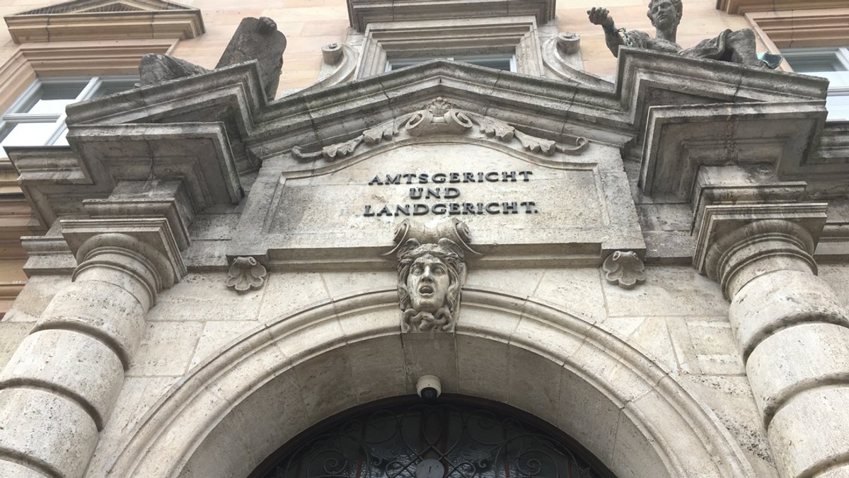 Eingang zum Amtsgericht Regensburg