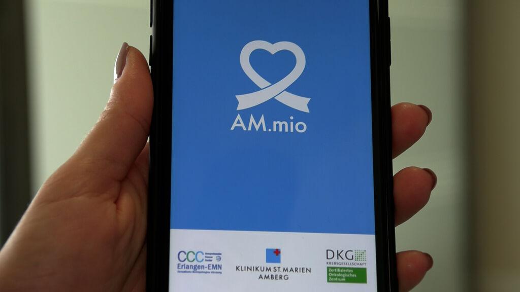 Smartphone mit geöffneter App zur Krebstherapie