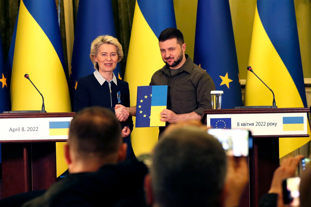 EU-Kommissionspräsidentin Ursula von der Leyen und der ukrainische Präsident Selenskyi am 8. April in Kiew