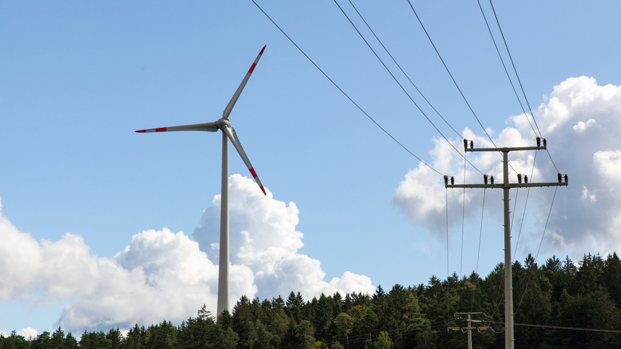 In Bayern wurden bisher in diesem Jahr fünf Windräder neu in Betrieb genommen.