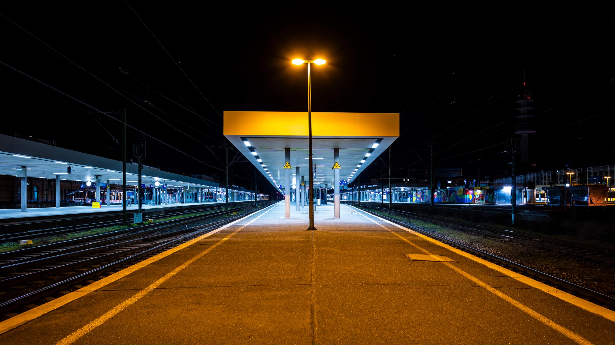 Menschenleerer Bahnsteig nach einem großangelegten bundesweiten Warnstreik.