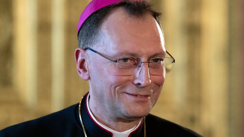 Herwig Gössl, Erzbischof von Bamberg, steht wegen politscher Äußerungen während einer Predigt in der Kritik. (Archivbild) | Bild: dpa-Bildfunk/Sven Hoppe Herwig Gössl, Erzbischof von Bamberg, steht wegen politscher Äußerungen während einer Predigt in der Kritik. (Archivbild)