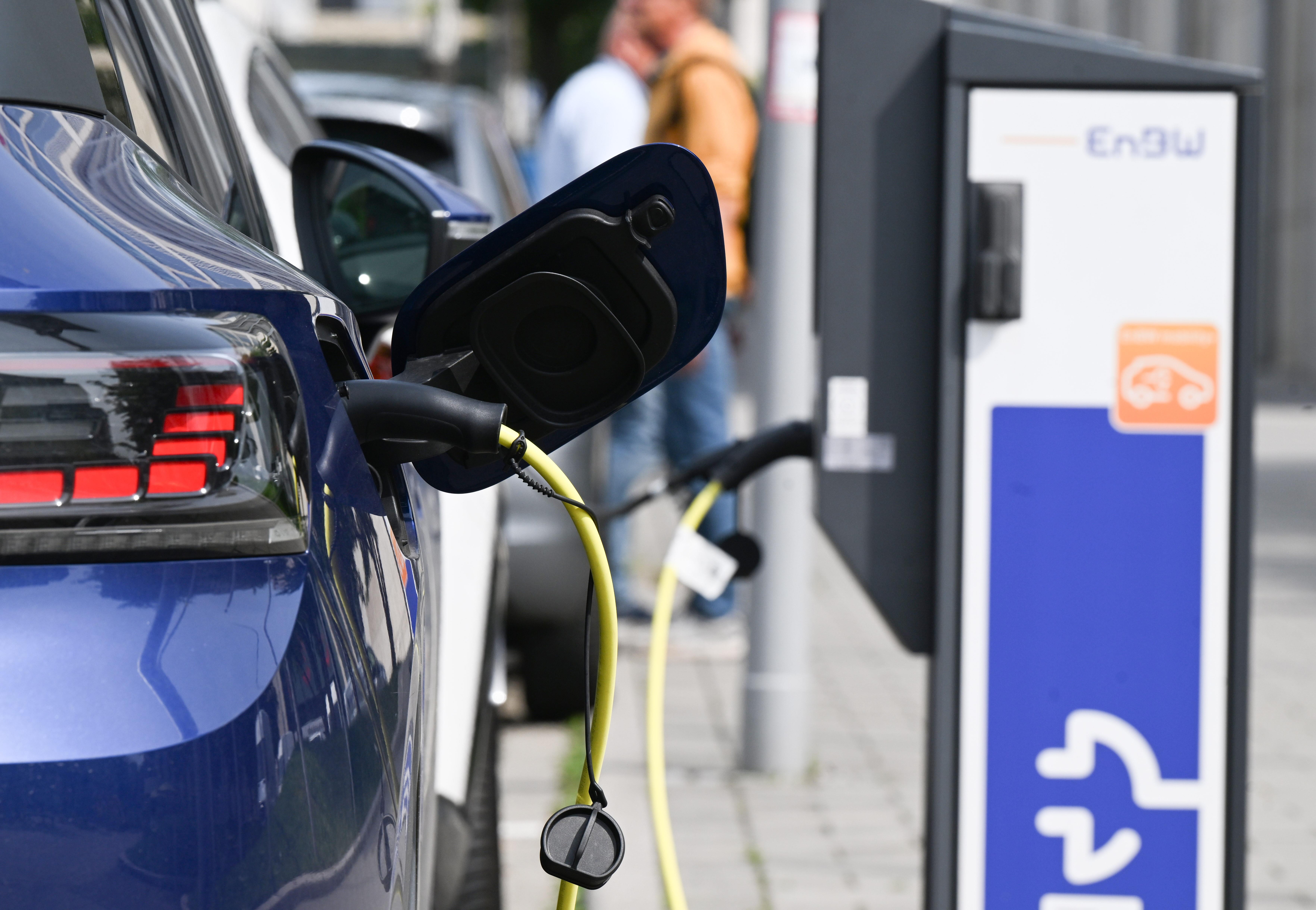 Symbolbild: Autobahn-Ladesäule