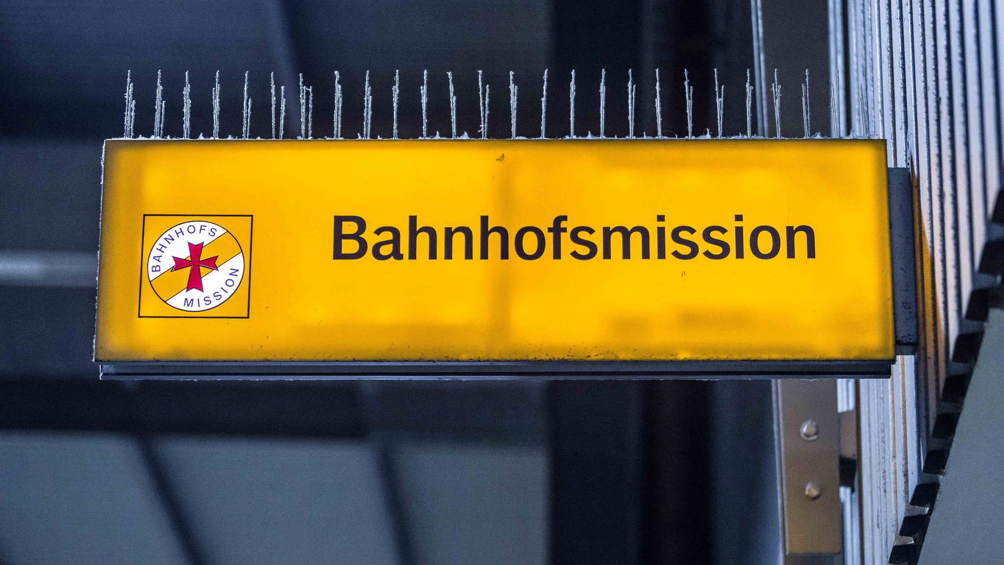 Bayerns Bahnhofsmissionen 2024 so oft gefordert wie nie zuvor