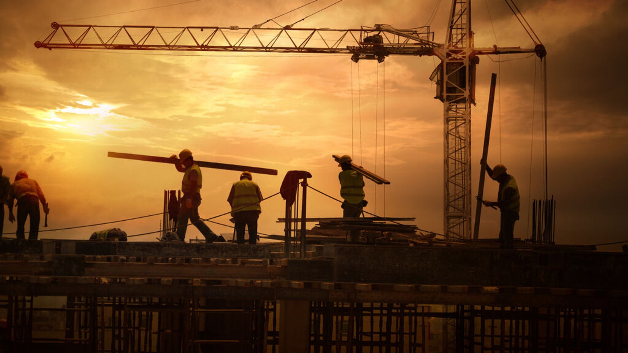 Eine Baustelle im Gegenlicht. (Archivbild) | Bild: stock.adobe.com/Sondem Eine Baustelle im Gegenlicht. (Archivbild)