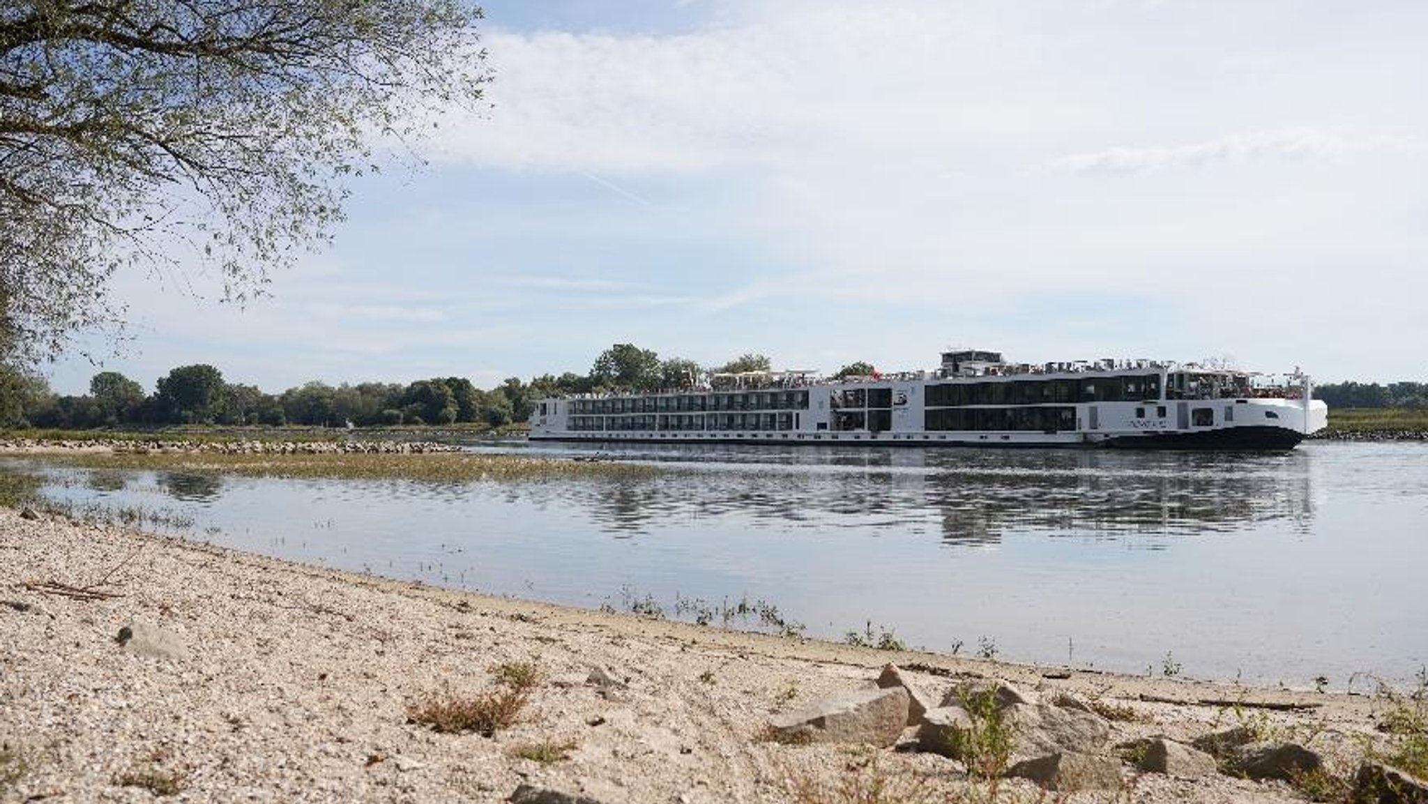 Ein Passagierschiff lief an der Mühlhammer Schleife auf eine Sandbank