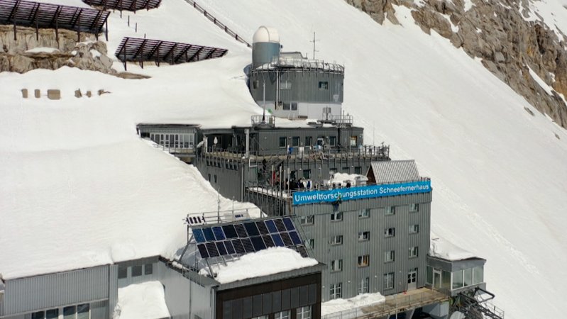 Das Gebäude der Umweltforschungsstation Schneefernerhaus auf der Zugspitze | Bild: BR / Archiv Das Gebäude der Umweltforschungsstation Schneefernerhaus auf der Zugspitze