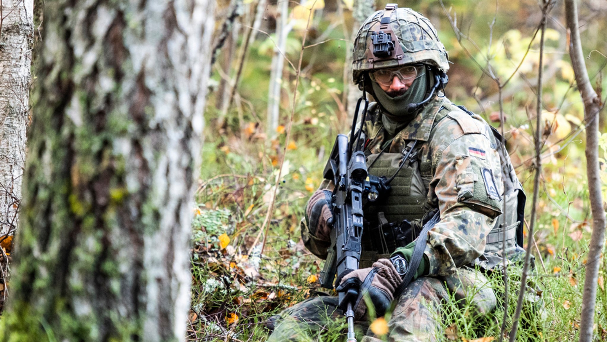 Der Inspekteur des Heeres, Alfons Mais, sieht trotz des beschlossenen Sondervermögens in Höhe von 100 Milliarden Euro für die Bundeswehr noch keine große Verbesserung bei der Ausstattung der Truppe.