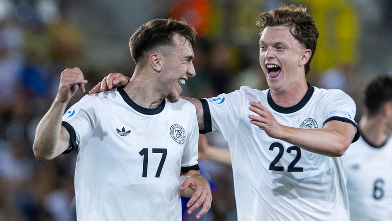 Brajan Gruda (l.) und Paul Wanner bei der U21-EM | Bild: picture-alliance/dpa Brajan Gruda (l.) und Paul Wanner bei der U21-EM