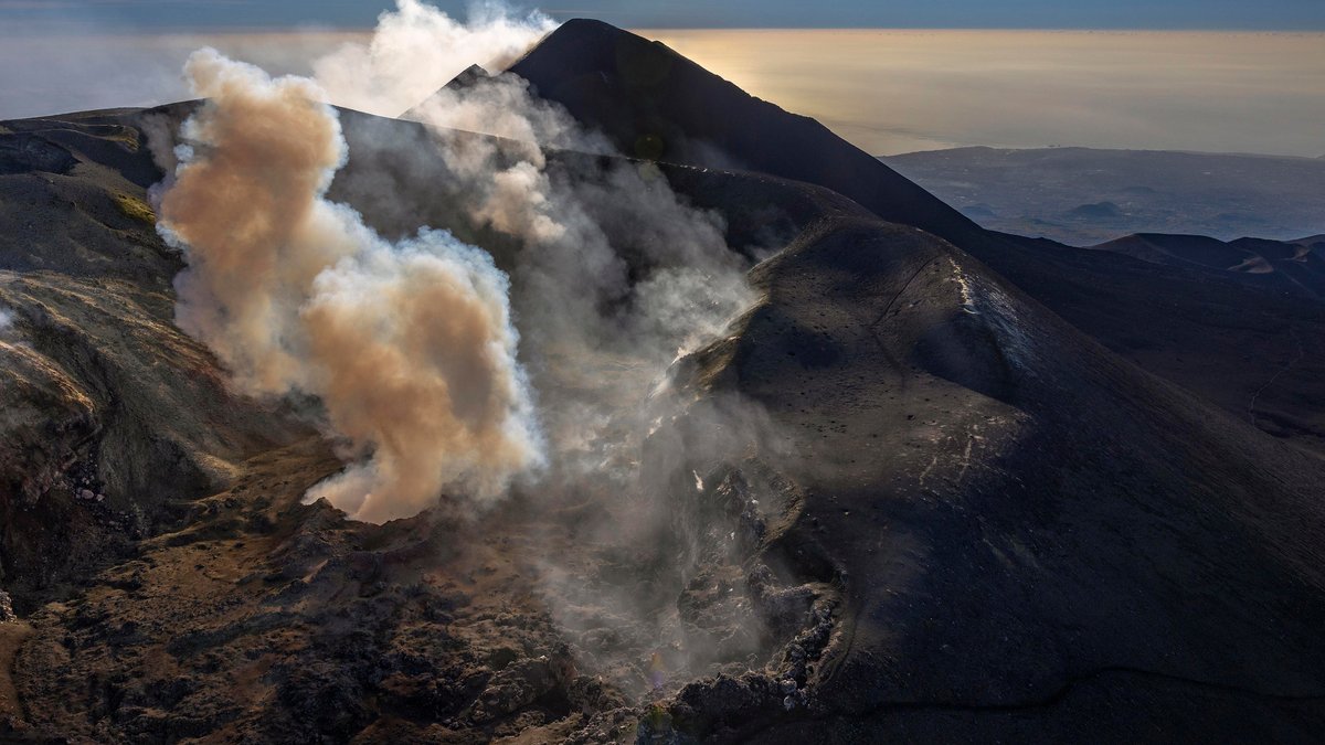 Der Vulkan Ätna in Italien, aufgenommen am 27.10.23.