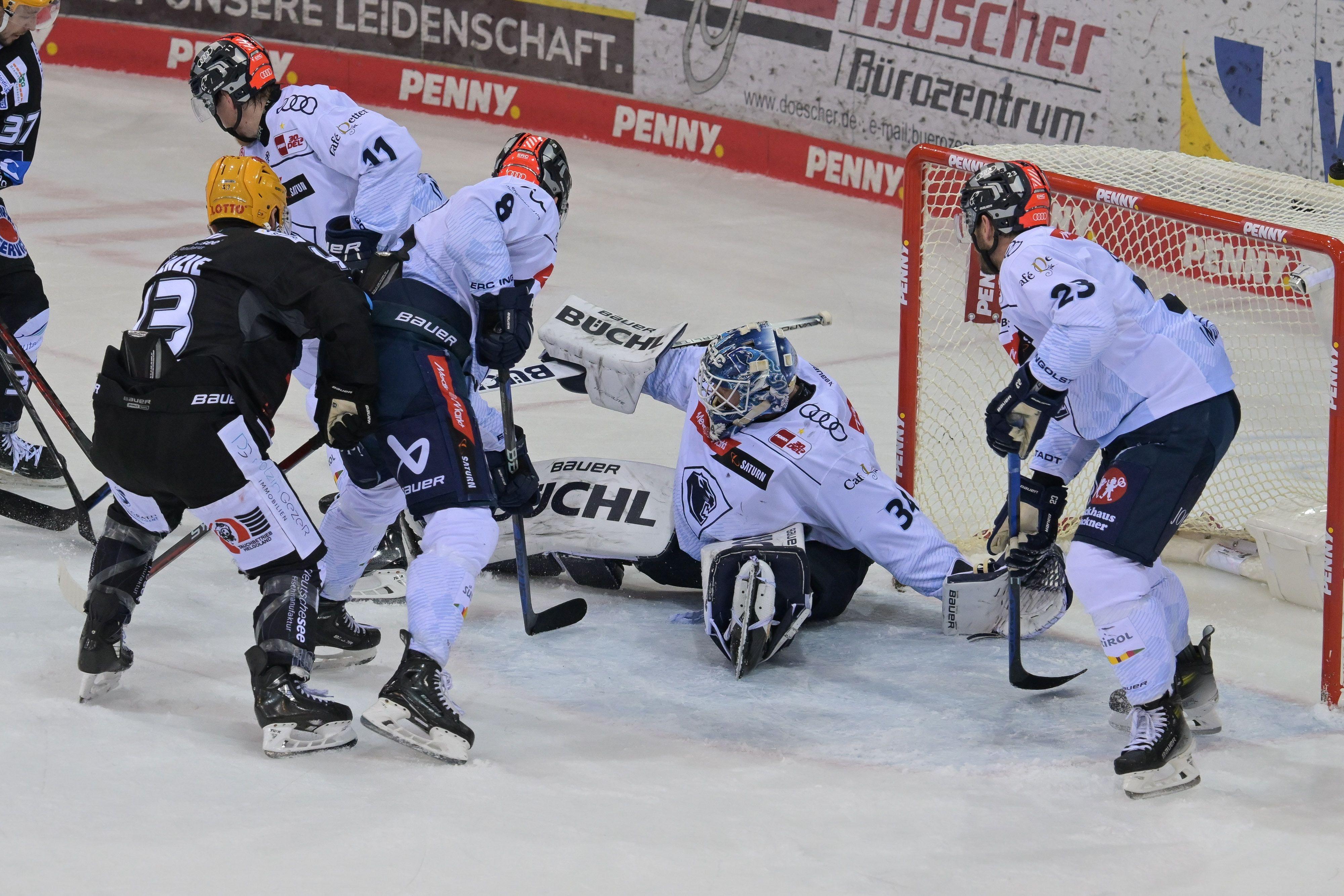 DEL-Spielszene Bremerhaven - Ingolstadt (Archivbild vom dritten Play-off-Spiel)