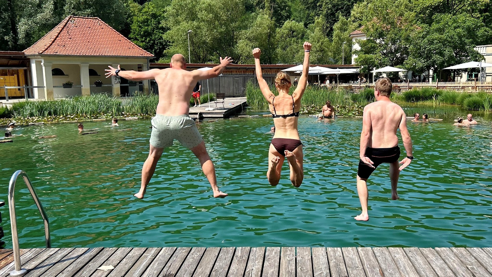 Schwimmen und Baden im Naturbad in der Fränkischen Schweiz: Das Jugendstil-Freibad in Pottenstein wird von Dieter Bauer und seine Familie geführt.