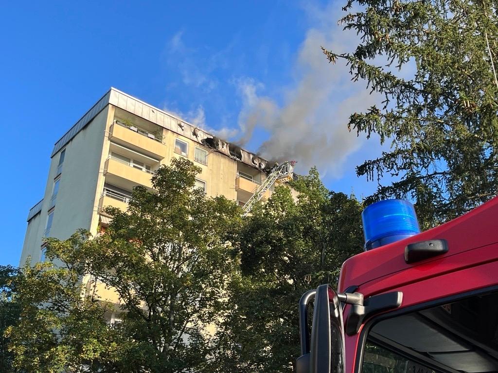 Brand in achtstöckigem Wohnhaus im Münchner Süden
