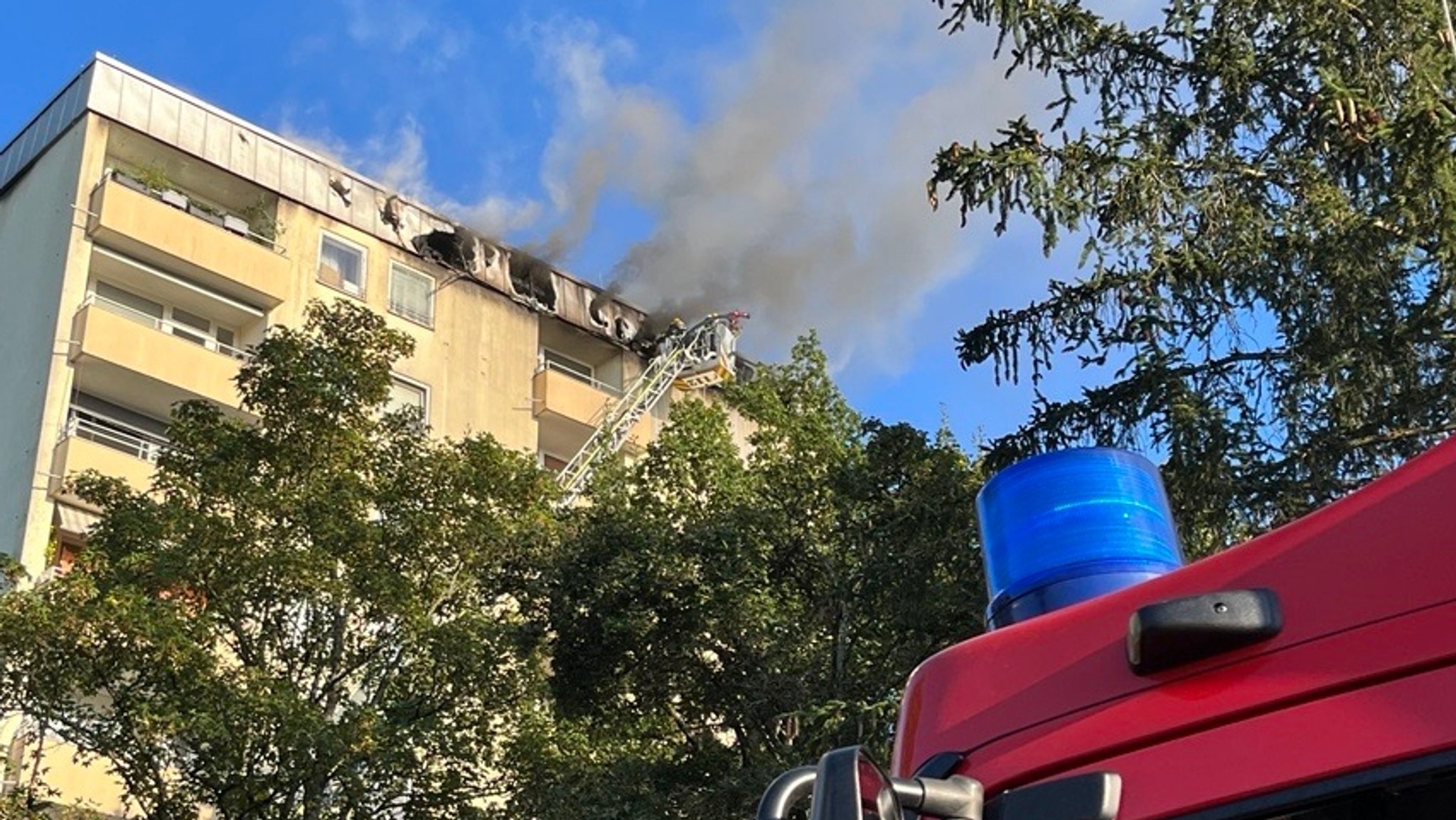 Brand in achtstöckigem Wohnhaus im Münchner Süden