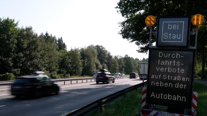 Flüssiger Verkehr auf der Autobahn A 8 | Bild: BR Flüssiger Verkehr auf der Autobahn A 8