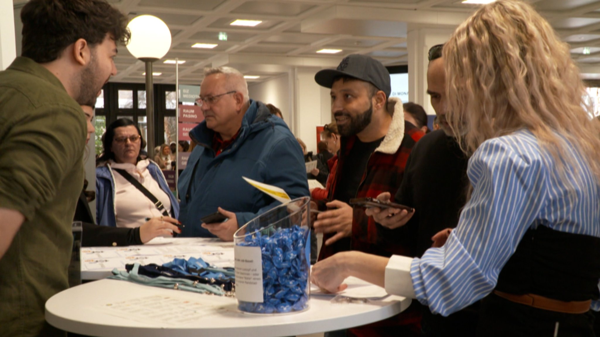 Career Day Munich - eine Jobmesse für Geflüchtete | Bild: BR Career Day Munich - eine Jobmesse für Geflüchtete