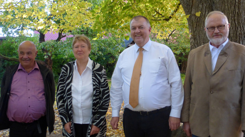 Vorstand : Dr. HG Koch (Schriftführer), Charlotte Scheffler (2. Vorsitzende), Claus Ebeling (1. Vorsitzender), Fritz Rückert (Kassenverwalter) | Bild: Mundart in der Kirche e. V. Vorstand : Dr. HG Koch (Schriftführer), Charlotte Scheffler (2. Vorsitzende), Claus Ebeling (1. Vorsitzender), Fritz Rückert (Kassenverwalter)