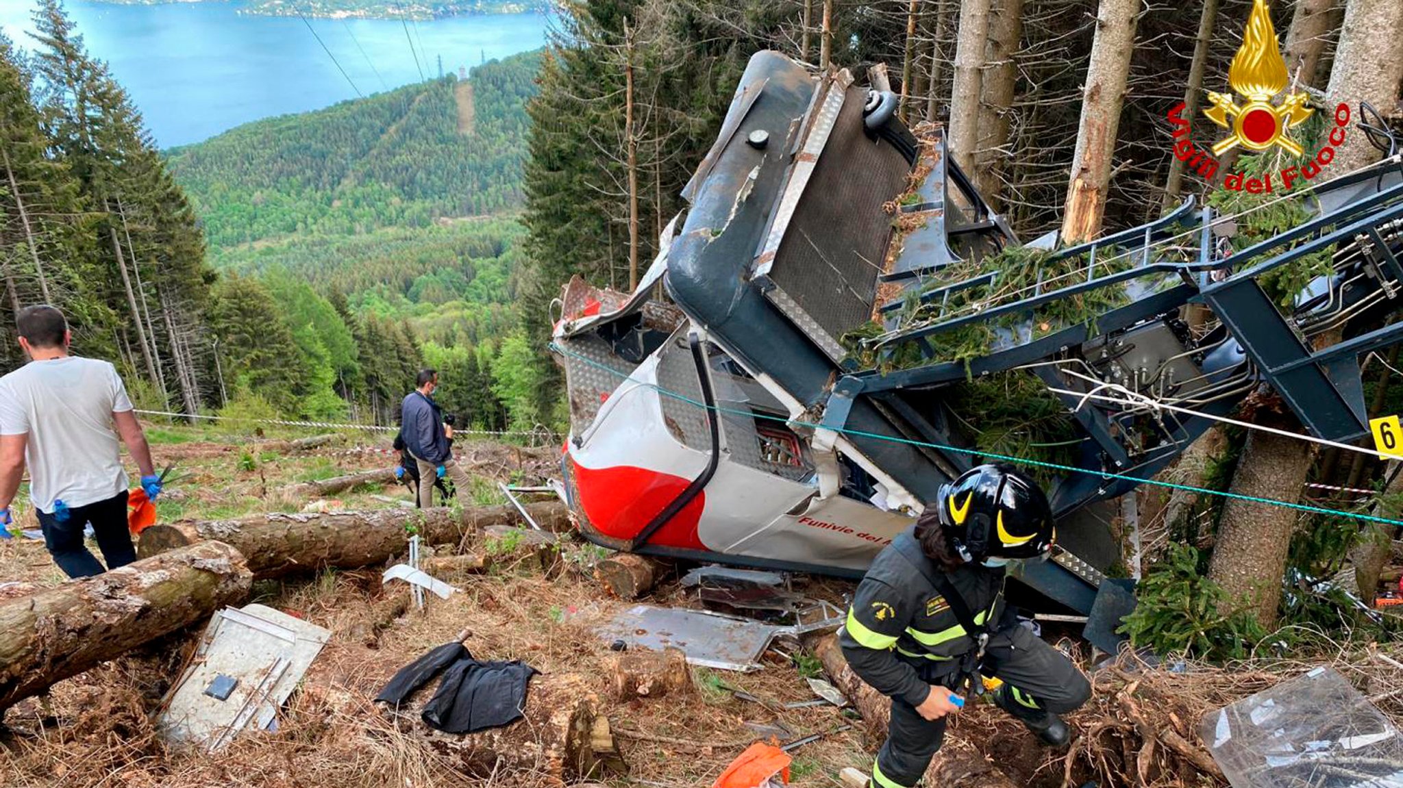 Die zerstörte Gondel nach dem Unglück in Norditalien