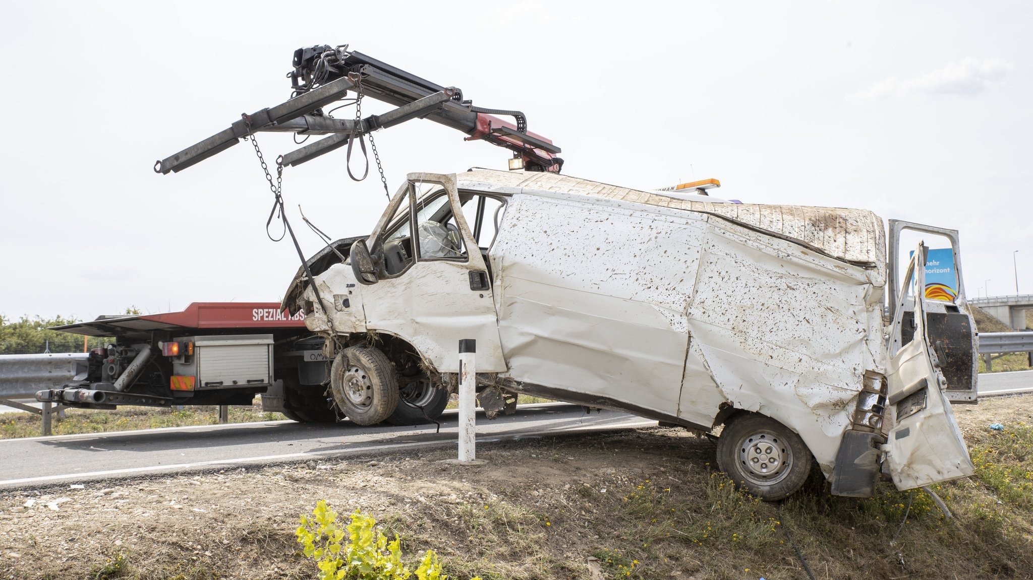 Schleuser-Fahrzeug in Österreich verunglückt: Drei Tote