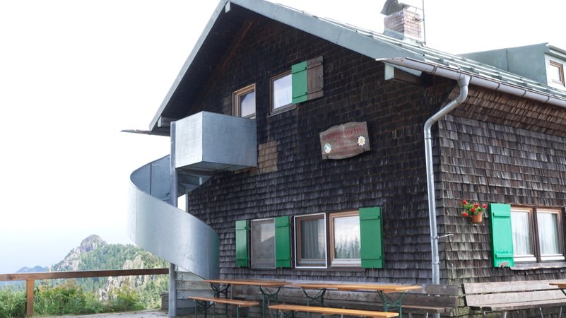 Das August-Schuster-Haus des Alpenvereins - auch bekannt als Pürschlingshaus - in den Ammergauer Alpen
