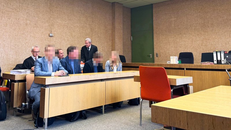 Das Amtsgericht München hat die ursprünglichen Strafbefehle gegen zwei Ärzte, einen Apotheker und eine Hotelmanagerin deutlich reduziert. | Bild: BR / Ramona Dinauer Das Amtsgericht München hat die ursprünglichen Strafbefehle gegen zwei Ärzte, einen Apotheker und eine Hotelmanagerin deutlich reduziert.