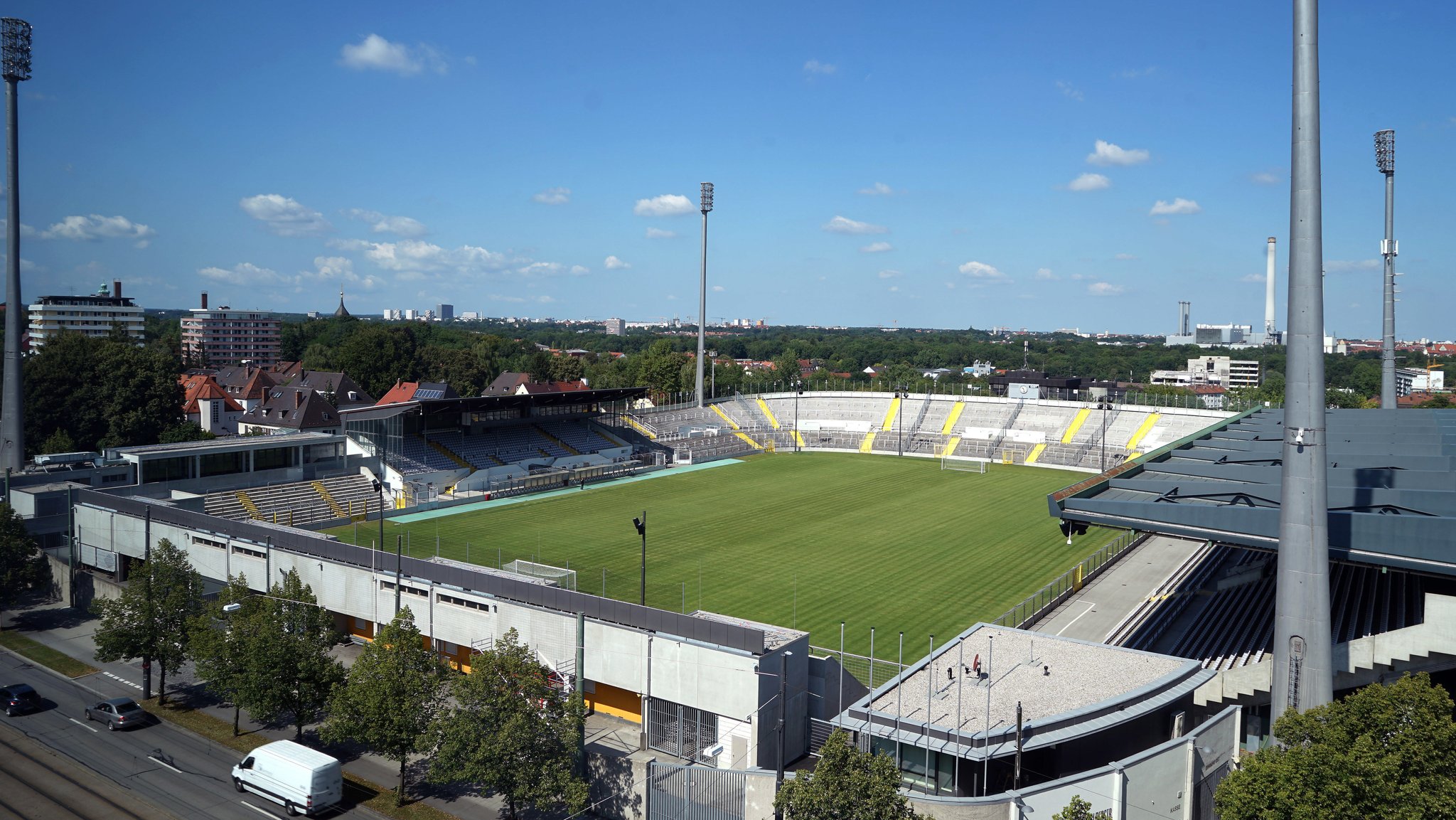 FC-Bayern-Jubiläumstrikot mit Grünwalder Stadion?