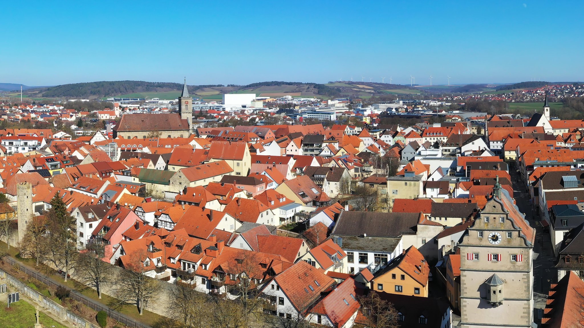 Luftbild der historischen Altstadt von Bad Neustadt an der Saale | Bild: picture alliance / Zoonar | fotoping Luftbild der historischen Altstadt von Bad Neustadt an der Saale