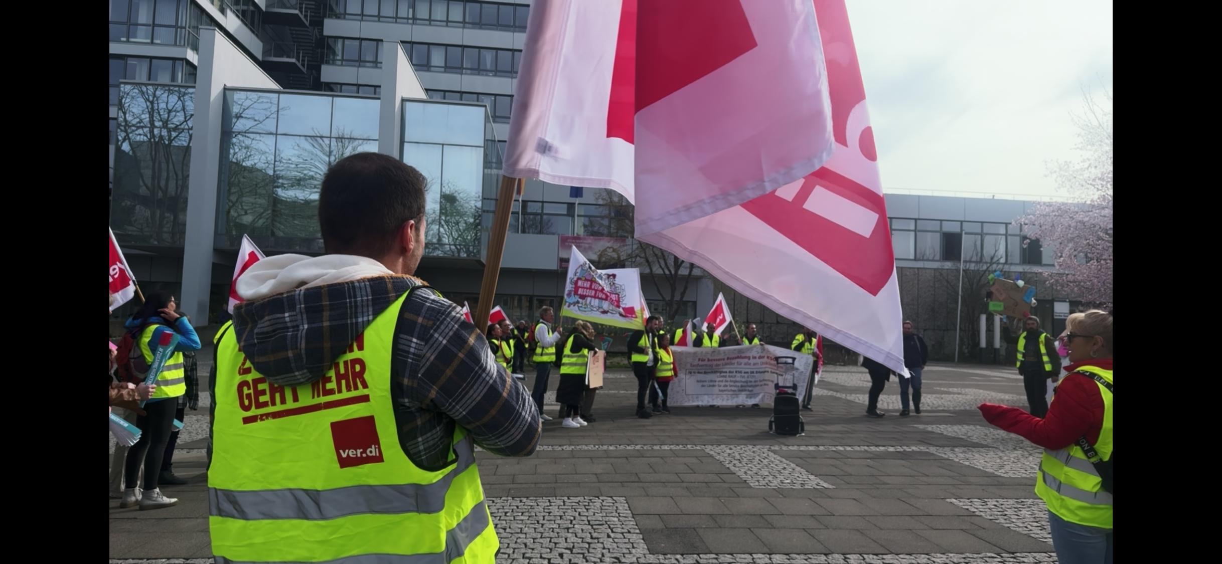 Kundgebung zum Warnstreik in Erlangen