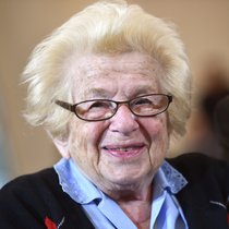 Ruth Westheimer - Die Dame, die über Sex spricht | Bild: dpa-Bildfunk/ Arne Dedert