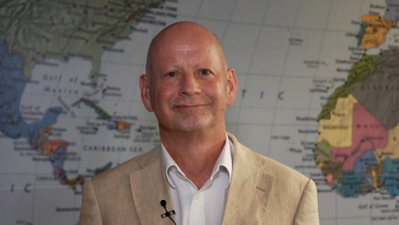 Prof. Stephan Bierling, Politikwissenschaftler an der Universität Regensburg, analysiert im BR24-Interview Trumps Vizepräsidentschaftskandidaten J. D. Vance und dessen politische Stellung in den USA. | Bild: Bayerischer Rundfunk 2024 Prof. Stephan Bierling, Politikwissenschaftler an der Universität Regensburg, analysiert im BR24-Interview Trumps Vizepräsidentschaftskandidaten J. D. Vance und dessen politische Stellung in den USA.