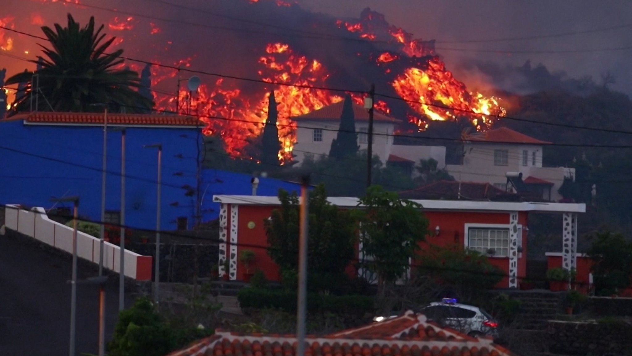 Durch den Vulkanausbruch auf der Kanareninsel La Palma sind mittlerweile rund 100 Häuser zerstört worden.