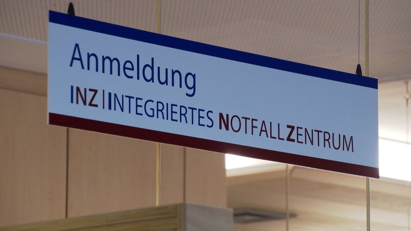 Anmeldung zu einem Integrierten Notfallzentrum | Bild: Bayerischer Rundfunk 2024 Anmeldung zu einem Integrierten Notfallzentrum
