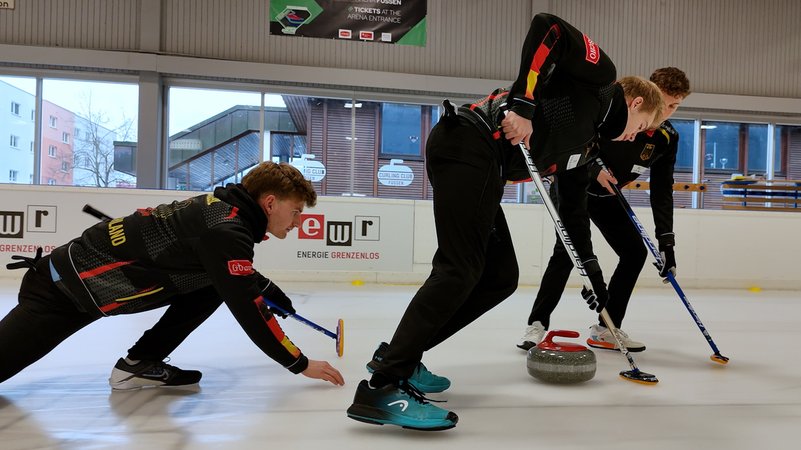 Die deutschen Curler bei der Olympia-Vorbereitung in Füssen. | Bild: BR / German Groß Die deutschen Curler bei der Olympia-Vorbereitung in Füssen.