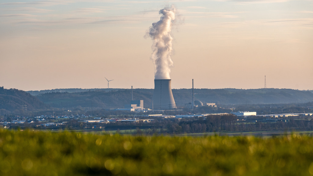 Am 15. April sollen die letzten drei Atomkraftwerke, darunter auch das bayerische AKW Isar II bei Landshut, endgültig abgeschaltet werden. 