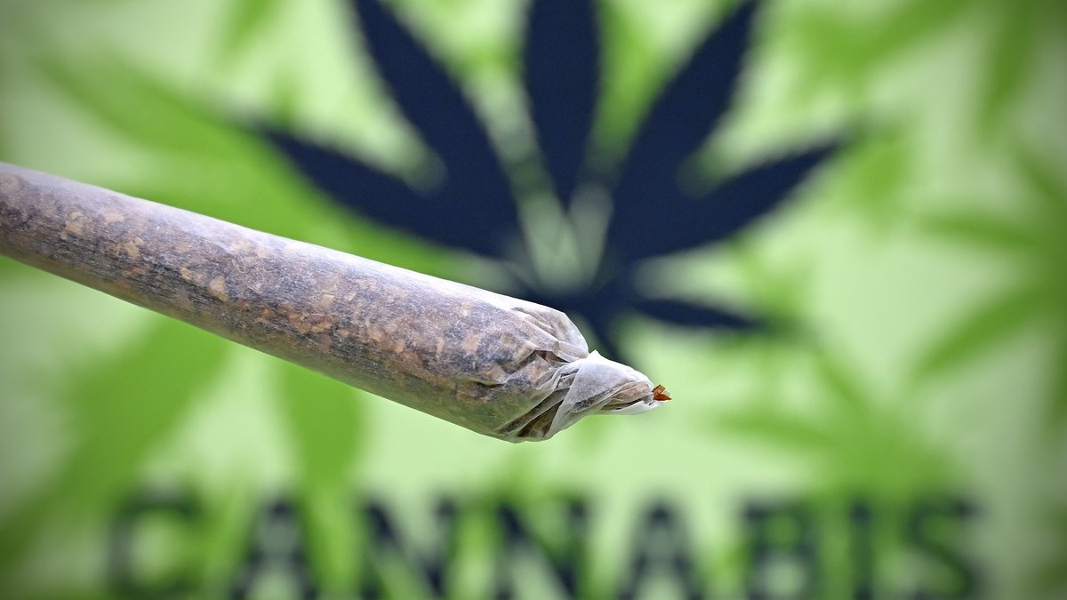 Ein Joint (Symbolbild zur teilweisen Cannabis-Legalisierung).
