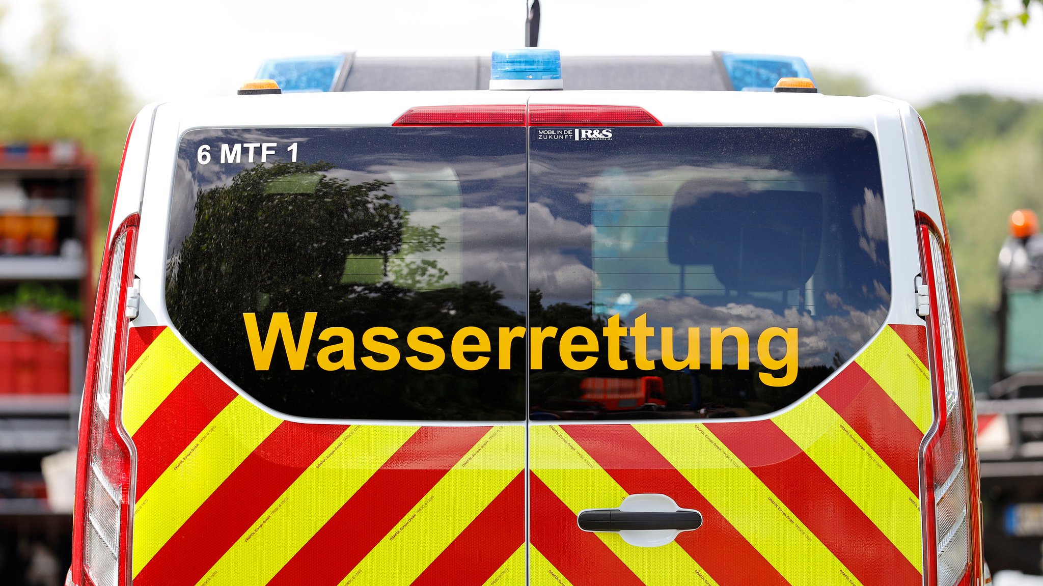 Ein Fahrzeug der Wasserrettung