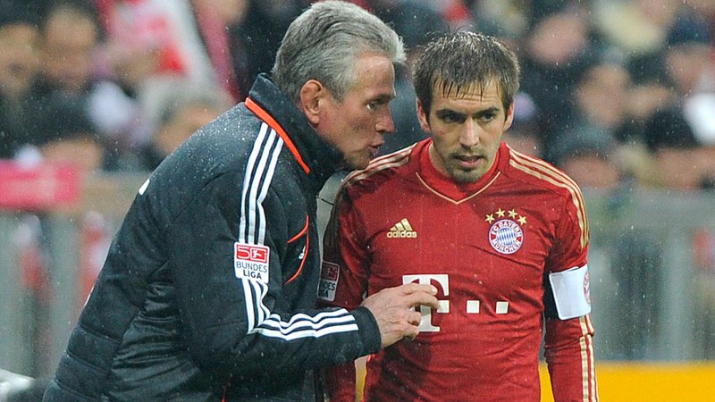 Jupp Heynckes (links) im Gespräch mit Philipp Lahm | Bild: picture alliance / Sven Simon Jupp Heynckes (links) im Gespräch mit Philipp Lahm