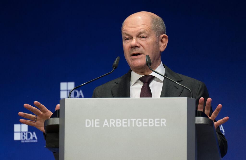 Bundeskanzler Olaf Scholz (SPD) spricht während des Deutschen Arbeitgebertages 2024 der Bundesvereinigung der Deutschen Arbeitgeberverbände (BDA)
