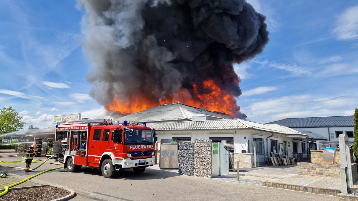 Großbrand im Landkreis Passau: Baumarkt stand in Flammen