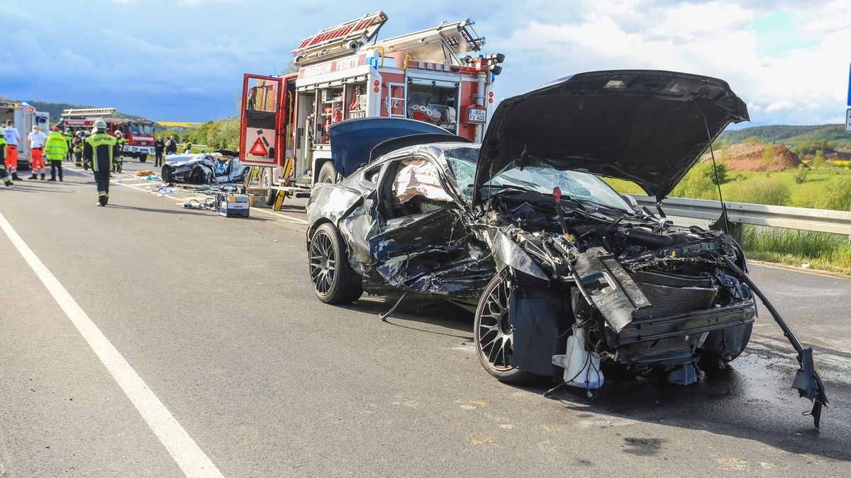 Unfall Nach Aquaplaning Bei Bamberg Zwei Kinder Schwer Verletzt Br24